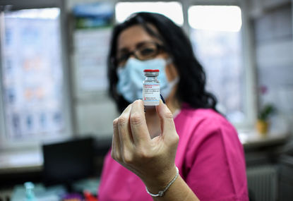 Politico: С тези темпове България ще достигне 70% ваксинирани през 2040