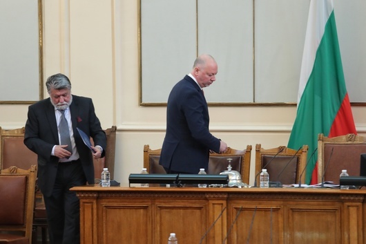 Росен Желязков беше избран за председател на 49 НС на фона на скандали
