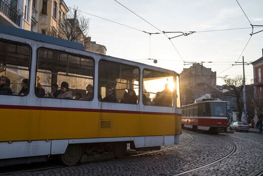 Как родители могат да пътуват срещу 10 лева на месец с градския транспорт в София
