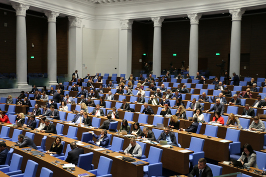 След Пеевски, и ГЕРБ поиска комисия за Нотариуса. АКФ: Санкционирани депутати нямат място в нея