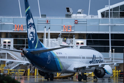 Властите в САЩ забраниха полетите на Boeing 737 Max 9 заради инцидента с Alaska Airlines