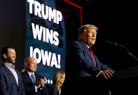 Тръмп спечели безапелационно първите избори на Републиканците в Айова