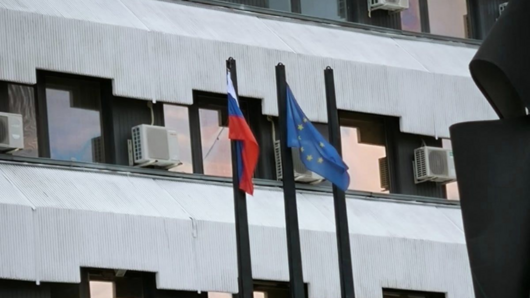 В Деня на Европа кметът на Дупница издигна руското знаме пред общината