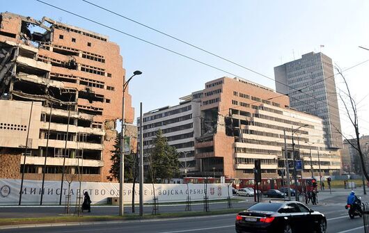 На тъмно: Сърбия подари знакова сграда на зетя на Тръмп, за да построи хотел