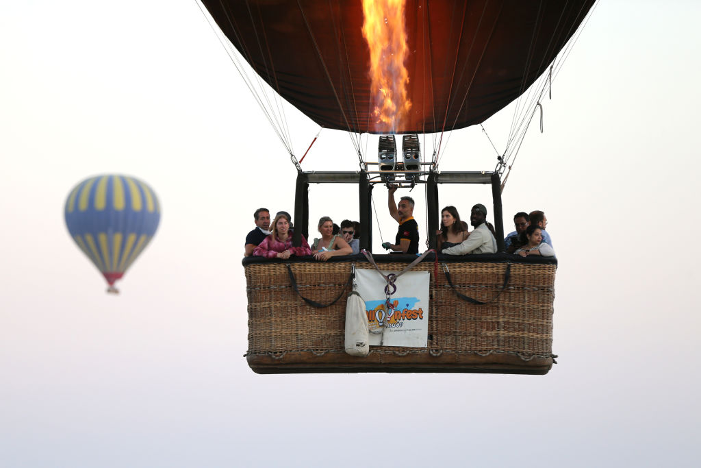  След две години на проблеми, подбудени от рестриктивните мерки поради пандемията от ковид, туризмът в Кападокия - както и в останалата част на Турция - е на път да означи рекордна година. 