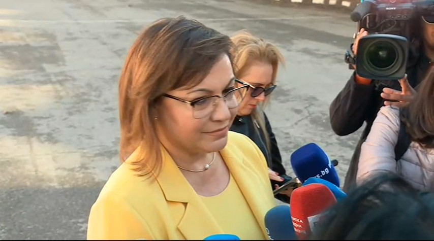  Лидерът на Българска социалистическа партия Корнелия Нинова гласоподава 