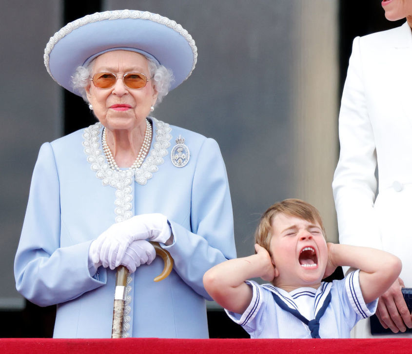  Друга номинирана фотография с кралица Елизабет Втора и внукът ѝ Луи 