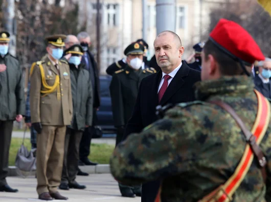 Радев: Логично е Пеевски да подкрепи Борисов, те са ортаци в бизнеса и политиката