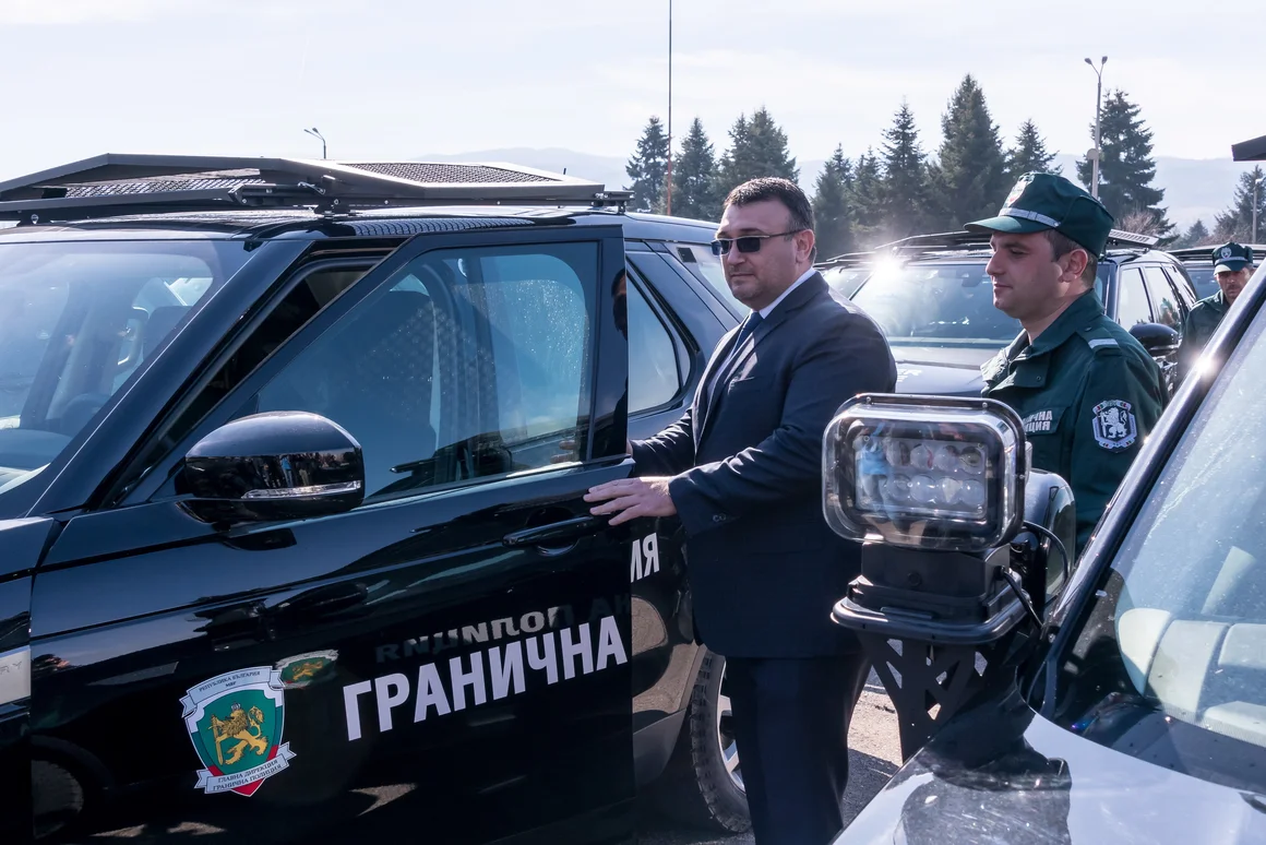 Младен Маринов и дъщеря му са извикани на разпит в МВР
