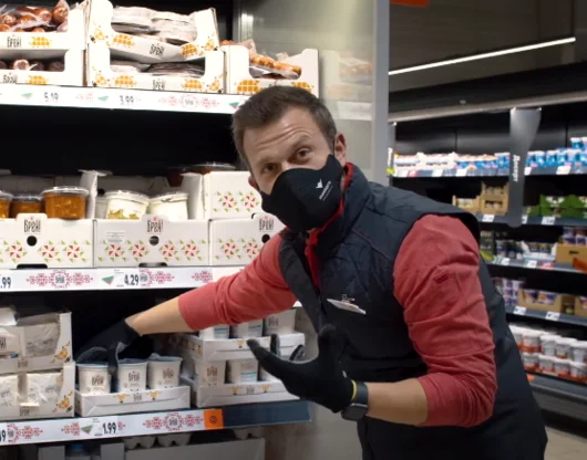 И Ненчо Балабанов застана зад касата в Kaufland