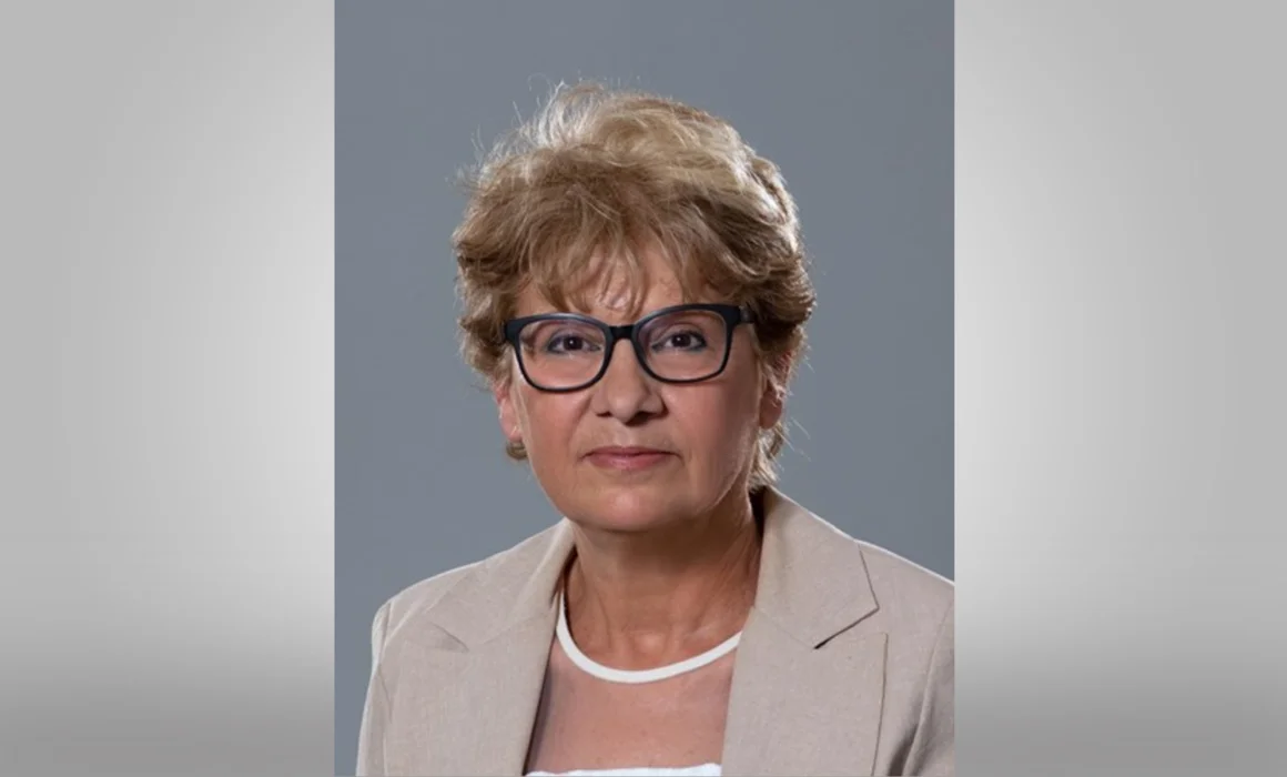 "Престрелки" между министър Комитова и строителния бранш след писмо на КСБ до Румен Радев