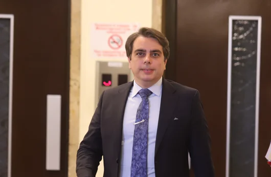 Асен Василев: Във фирмите има милиарди кеш, които вероятно захранват корупцията