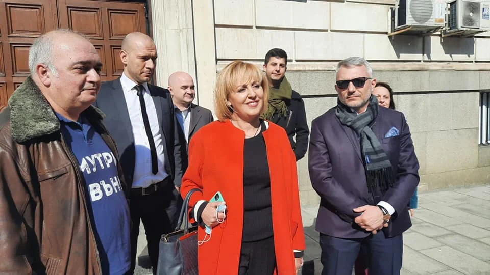 "Изправи се": Промяната продължава, просто изглежда по различен начин