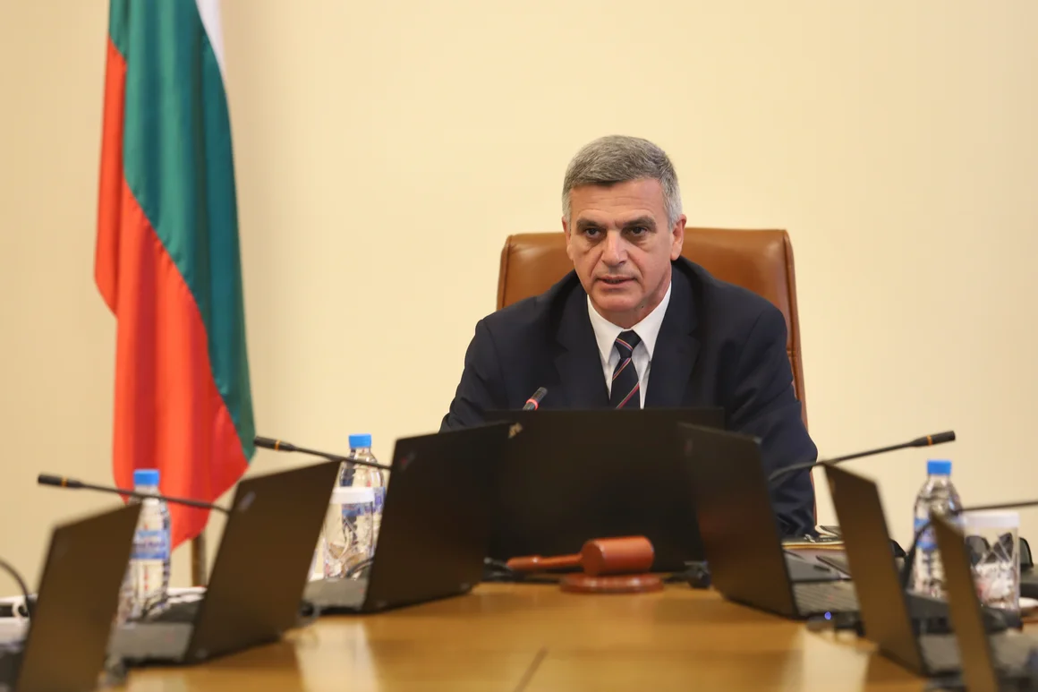 Сменят и председателя на разузнаването, не давал достатъчно информация на Радев