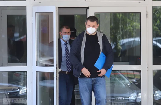 "Вземете пример от мен": Как фалшивият FB-профил на Пеевски произведе новина