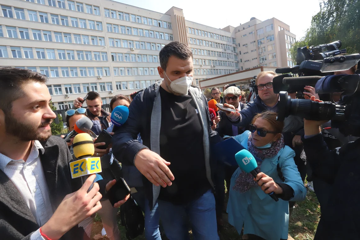 ДПС връща Пеевски в парламента: "Убеден съм на 99%, че този път ще приеме кандидатурата"