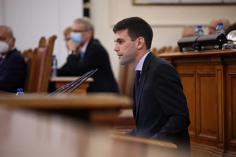 Никола Минчев е с Covid след КСНС, Кирил Петков и Лена Бориславова са в карантина