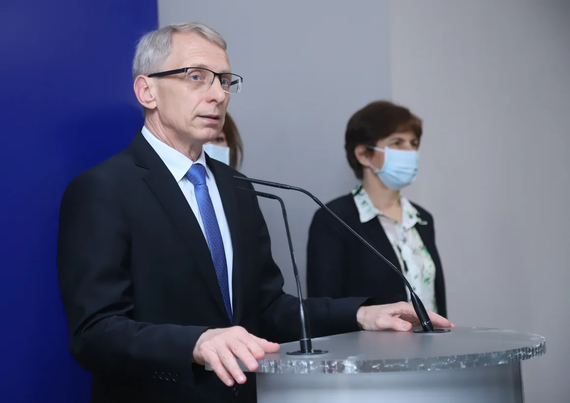 Николай Денков: Около 60% от всички ученици са завили, че са готови да бъдат тествани