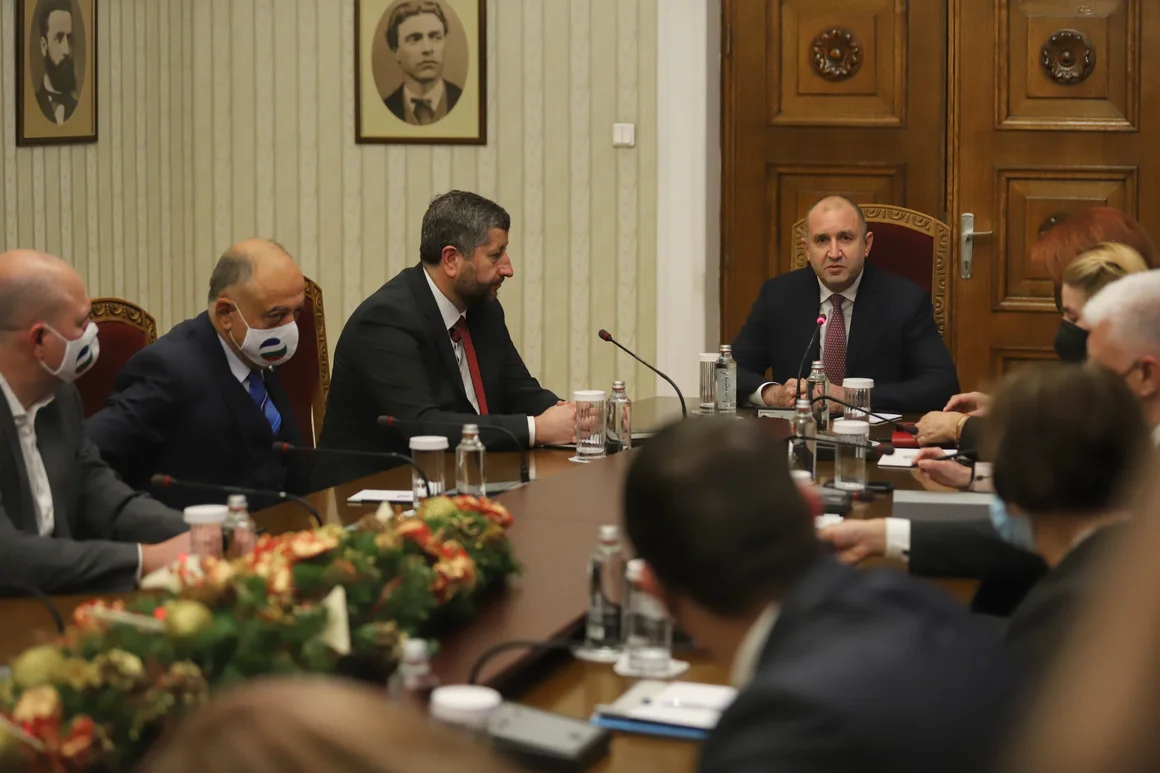 Атанас Атанасов от ДБ поиска пред Радев кадрови промени в службите
