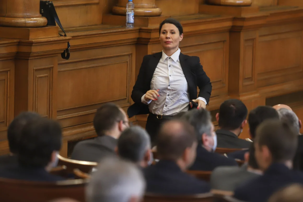 Белобрадова: Колкото и бързо да карате, няма да избягате от безсмислието на битието, самотата и остаряването