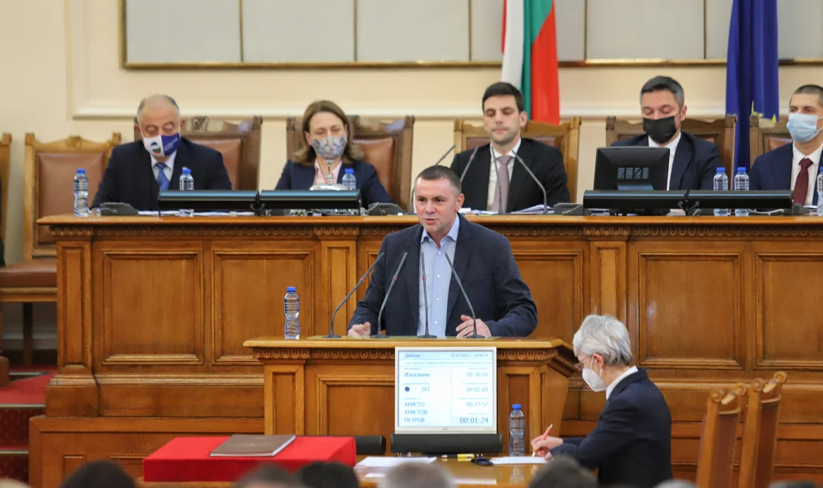 "Възраждане" отговориха на Ицо Хазарта: "В парламента да се влиза с тест за наркотици и алкохол"