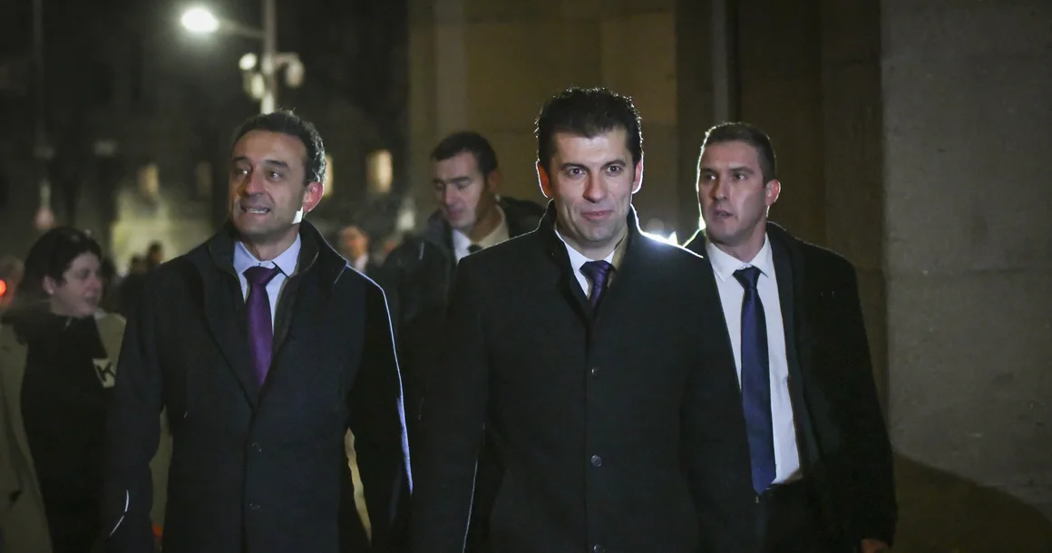 Financial Times: Кирил Петков обещава обрат в преговорите със Северна Македония