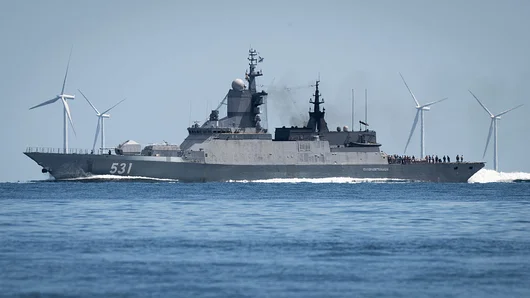 Кораб от "сенчестия флот"  на Русия предизвика огромен разлив на петрол