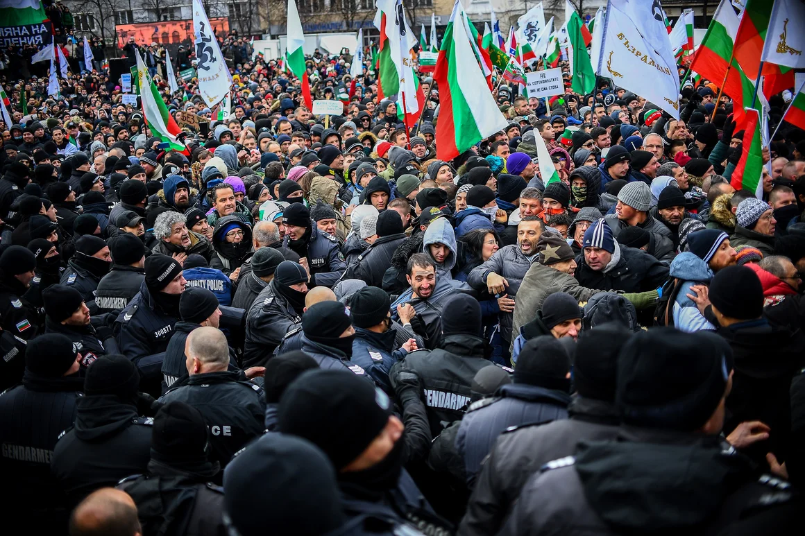 Площадът ще остане празен