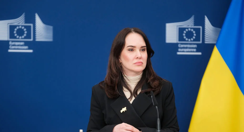 Зеленски освободи своя заместничка часове след обиски по разследване за корупция