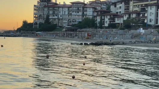 Забраниха къпането на плаж „Изток“ в Свети Влас заради замърсена вода