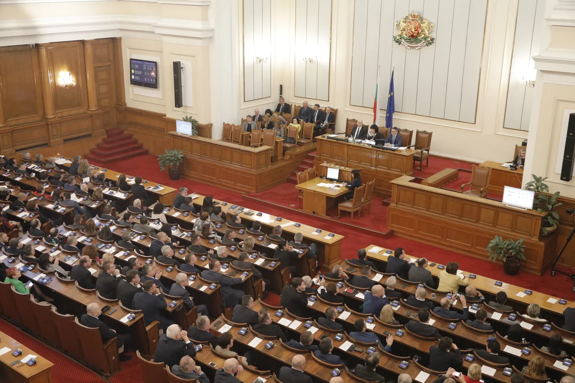 Пеевски да каже "какво управлява": БСП иска НС да изслуша и Гешев