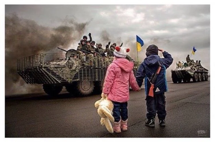 Децата, които поздравяват украински военни