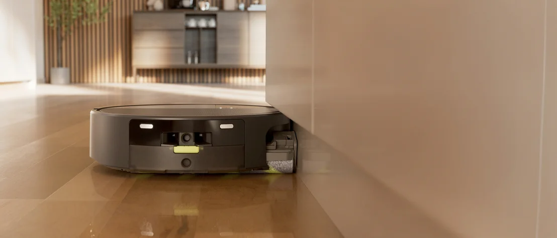 Roomba_Max_775_Combo_AutoWash_Black_Photo_InSitu_ExtendedMopPad (1)