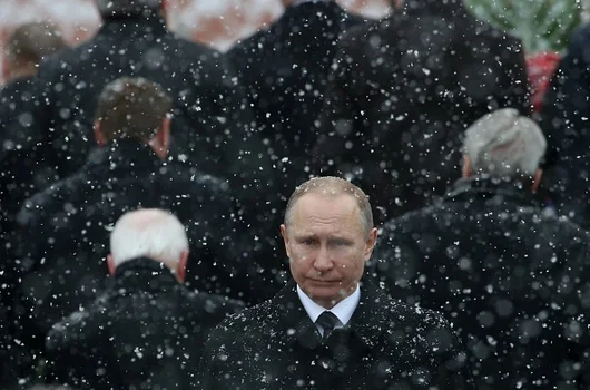 Санкциите достигнаха и до дъщерите на Путин (обновена)