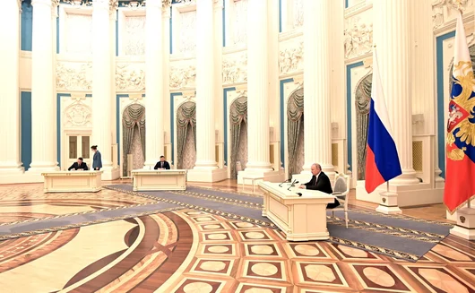 Балонът на Путин и жертвите на груповото мислене