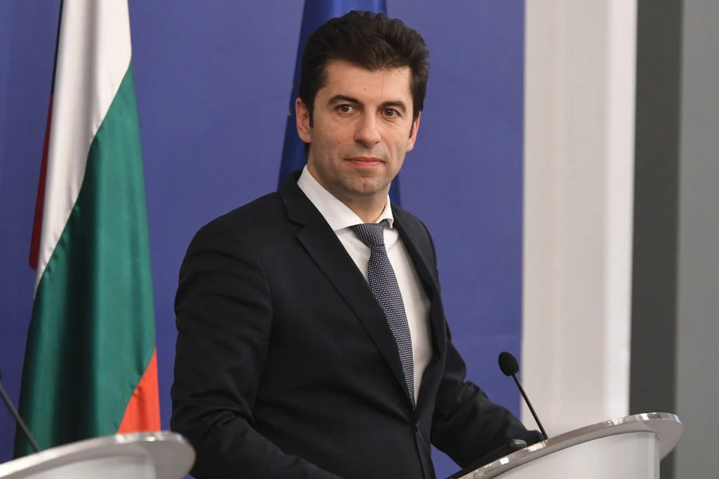 Кирил Петков прехвърли на гражданското общество купуването на военна помощ за Украйна