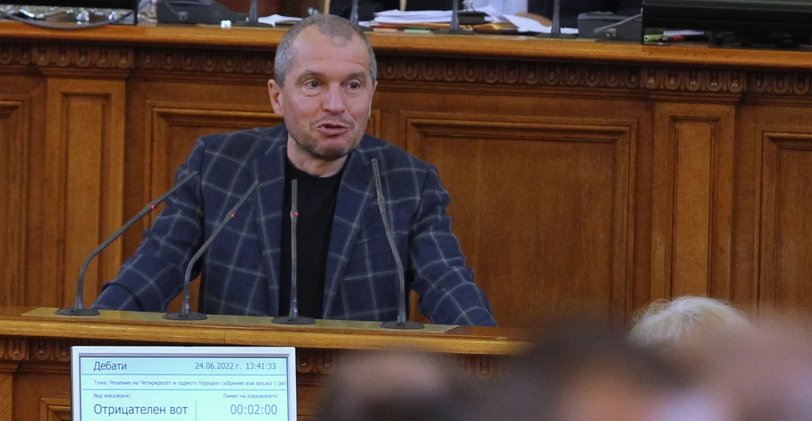 "Ще говоря аз, ще виждате мен, но ще чувате думите на г-н Слави Трифонов"
