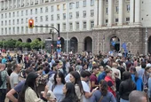 Хиляди скандираха "оставка" срещу Румен Радев след няма и 5 месеца на власт