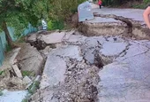 Огромно свлачище пропука 50 метра от улица във Варна