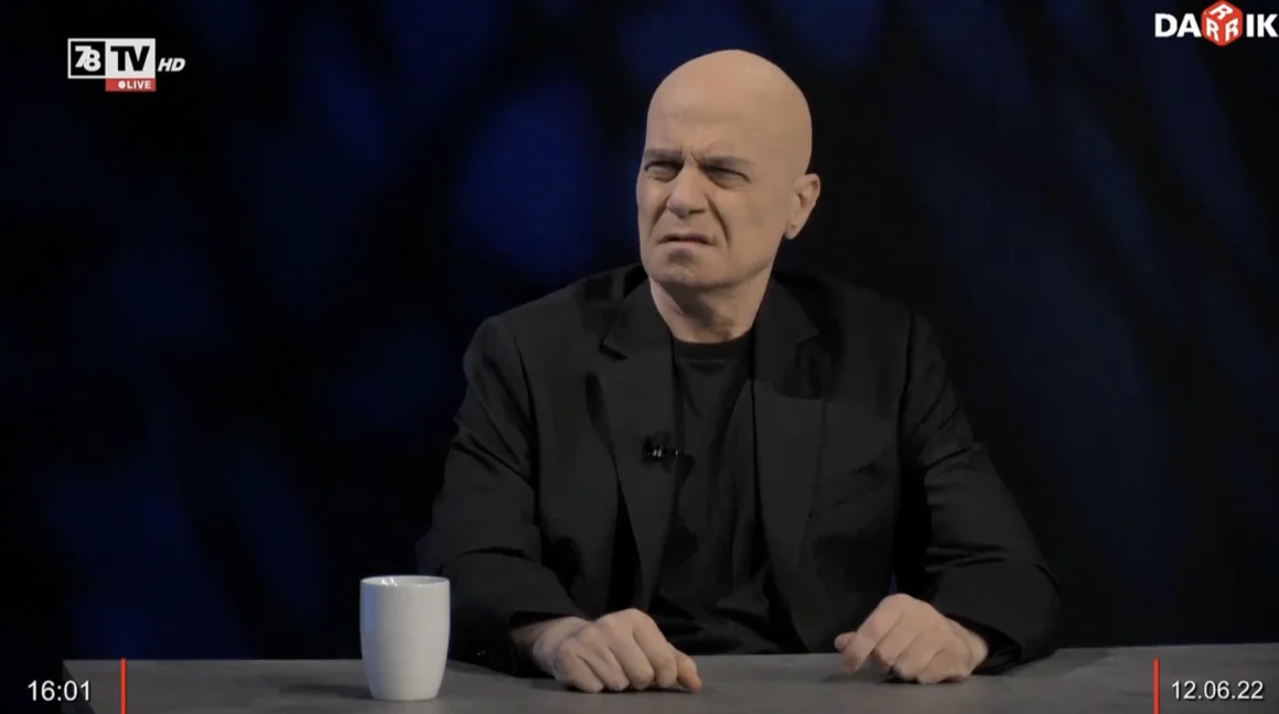 Слави Трифонов си приписа "локвата" на "Капитан Андреево" в нова странна тирада във FB