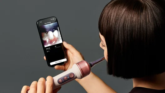 AI-четката за зъби на Dyson за $499 дефектира заради... вода