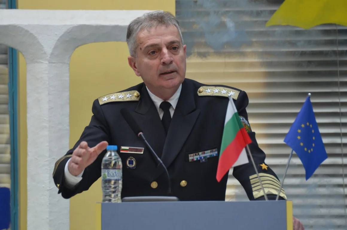 Началникът на отбраната Емил Ефтимов напуска военна служба