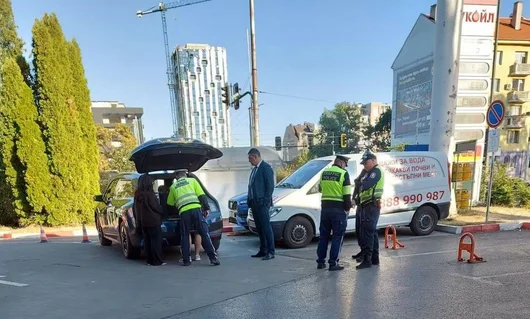 Владо Николов катастрофира на бензиностанция в София