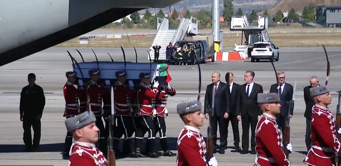 Радев използва посрещането на костите на Цар Самуил, за да говори за отговорността на Европа за мира (Обновена)