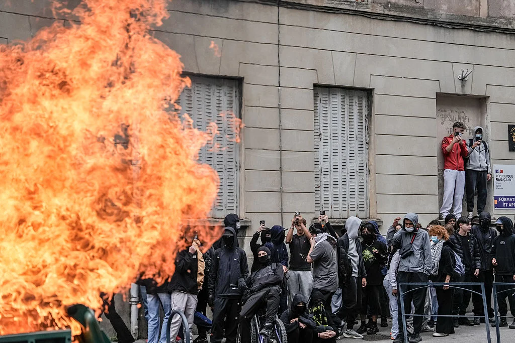 15-годишно момче загуби ръката си по време на протестите във Франция