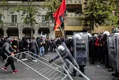 Студентски протест в Албания прерасна в сблъсъци с полицията, има ранени и задържани