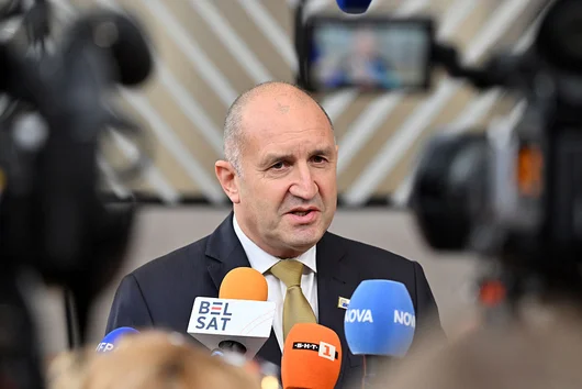 Радев подкрепи сделката между Тръмп и Путин за руския дизел
