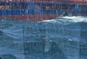 Бурното море спря изтеглянето на „Челси-3“ към Бургас
