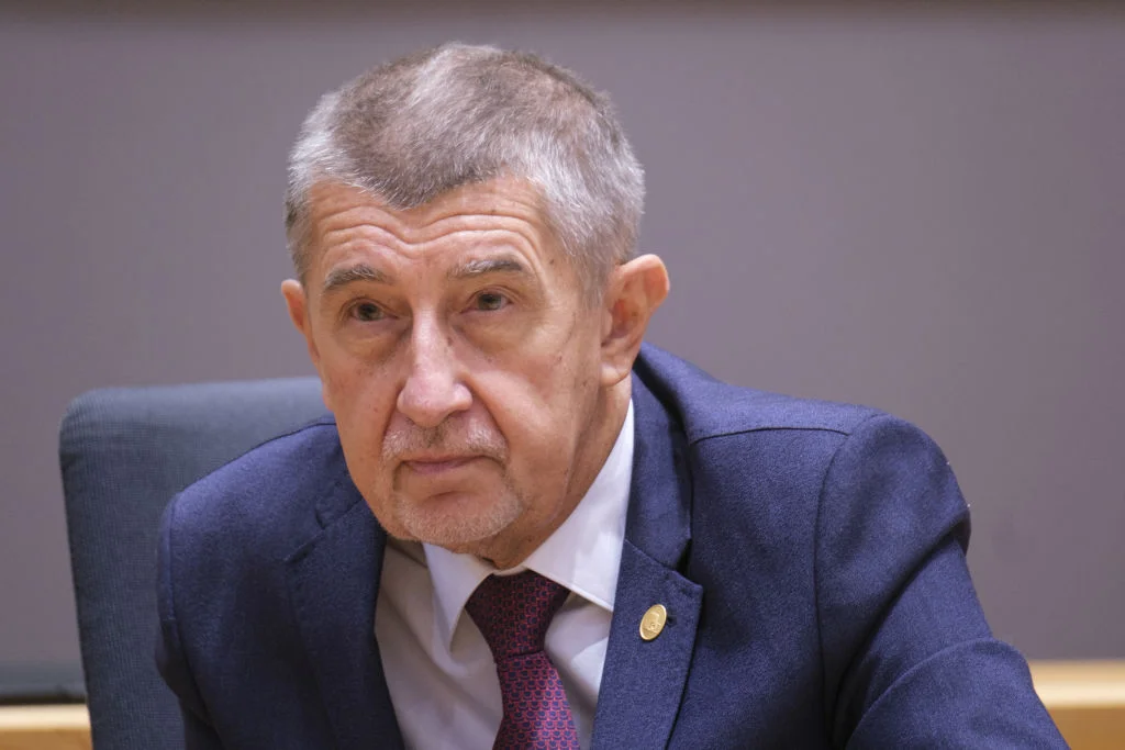 Андрей Бабиш се закле като премиер на Чехия, след като се оттегли от бизнес империята си