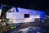 Двама души загинаха при сблъсък между автобус и камион край Пазарджик